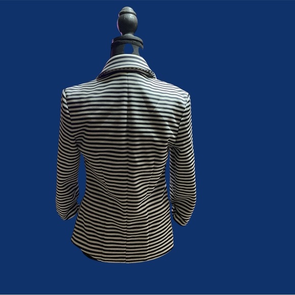SOHO APPAREL LTD. BLUE & WHITE STRIPED BLAZER SIZE SMALL - Picture 2 of 3